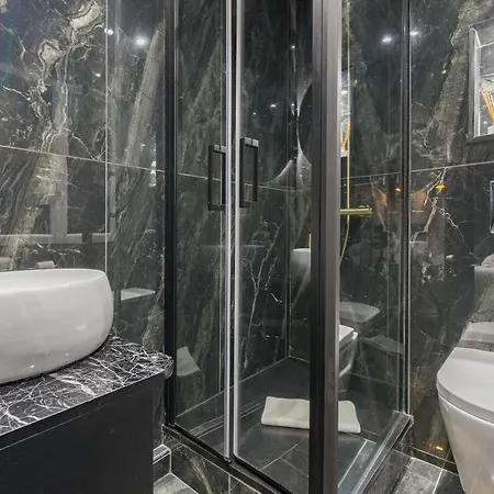 Le Musee D'aphrodite / Jacuzzi