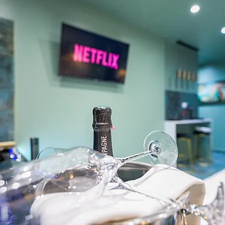 Le Musee D'aphrodite / Jacuzzi * Montgeron