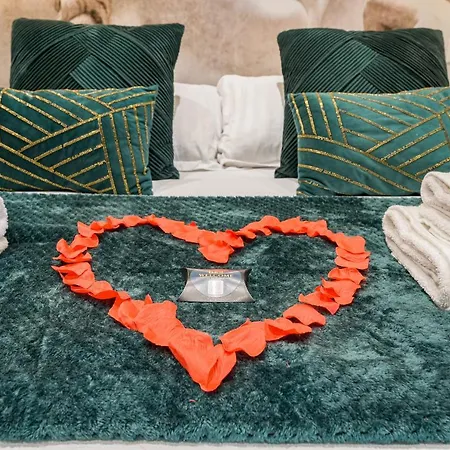 Le Musee D'aphrodite / Jacuzzi