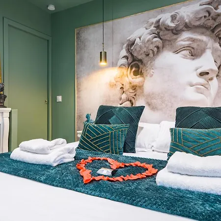 Le Musee D'aphrodite / Jacuzzi *