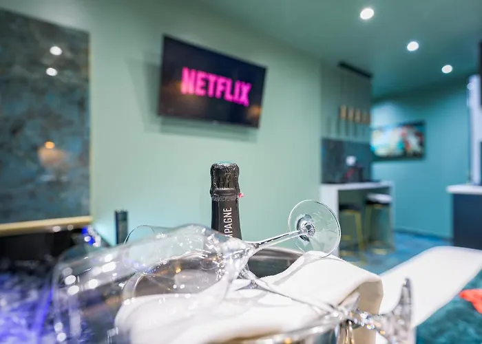 Le Musee D'aphrodite / Jacuzzi * Montgeron