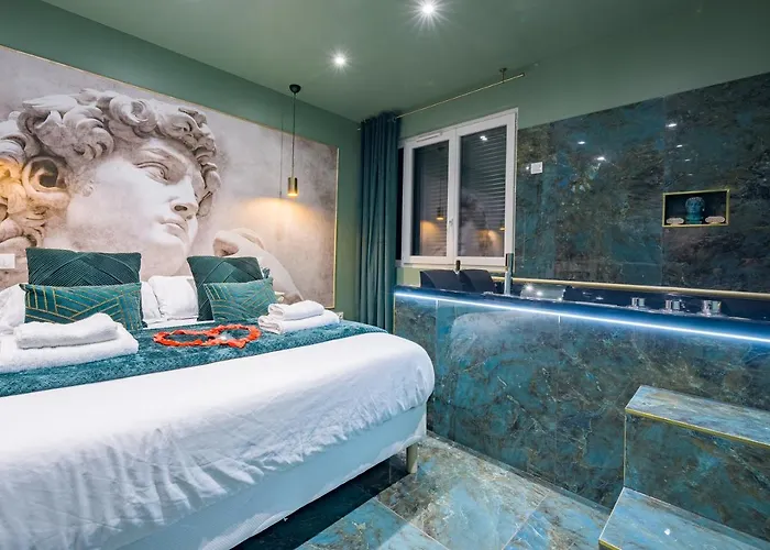 Le Musee D'aphrodite / Jacuzzi * Montgeron