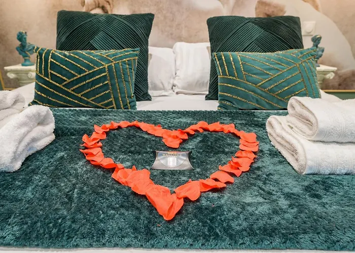 Le Musee D'aphrodite / Jacuzzi