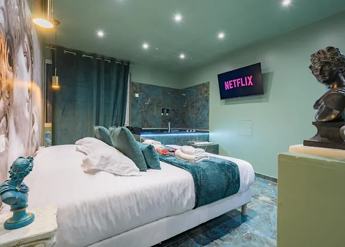 Le Musee D'aphrodite / Jacuzzi *